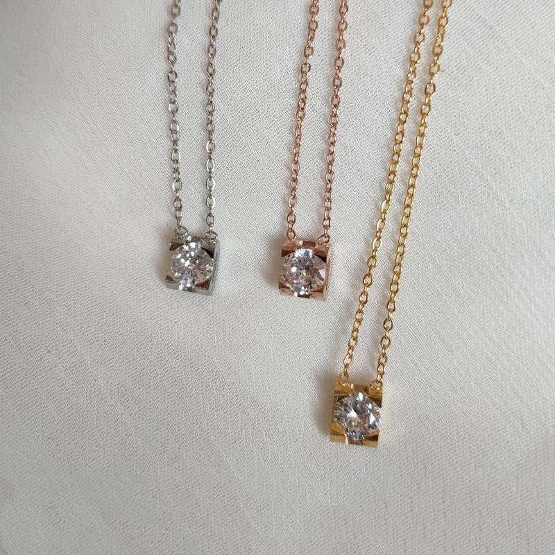 Simple Four-claw Single Diamond Pendant Female Temperament Titanium Steel Necklace null